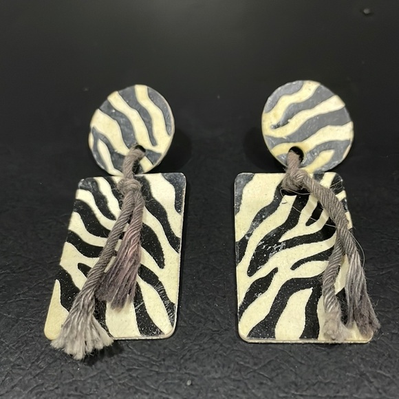 ZEBRA Print Dangling Earrings - Picture 1 of 3